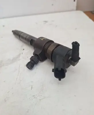 Opel Zafira B Fuel injector 0445110165