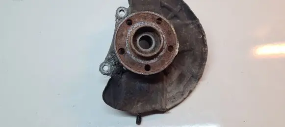 Front wheel hub