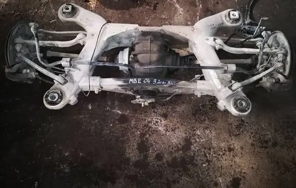 Mercedes-Benz E W211 Rear axle beam with reductor 