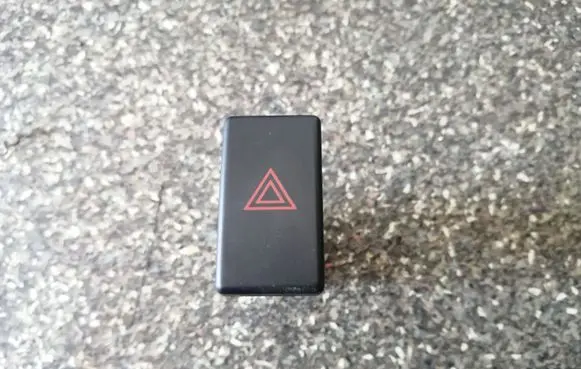 Toyota Avensis T250 Hazard light switch
