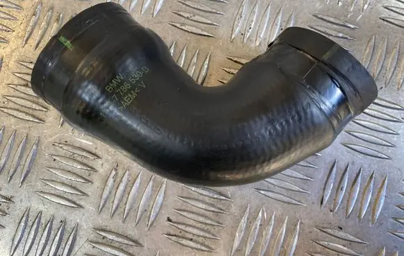 BMW 5 E39 Intercooler hose/pipe 7786530