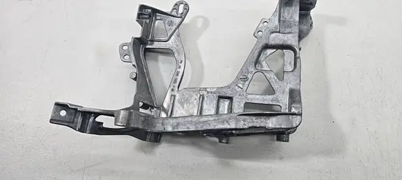 Mercedes-Benz C W205 Headlight/headlamp mounting bracket A2056221600