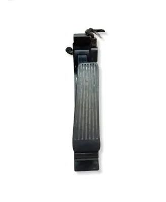 Mercedes-Benz E W211 Accelerator throttle pedal A2203000004