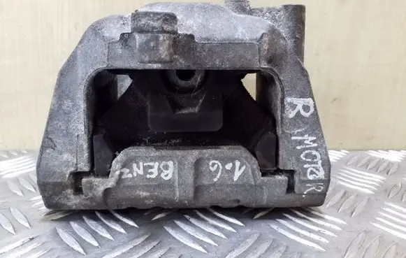 Volkswagen Touran I Engine mount bracket 1K0199262AC