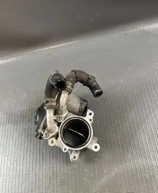 Volkswagen Touran III Throttle valve 04L128063 V10101286 04L128059