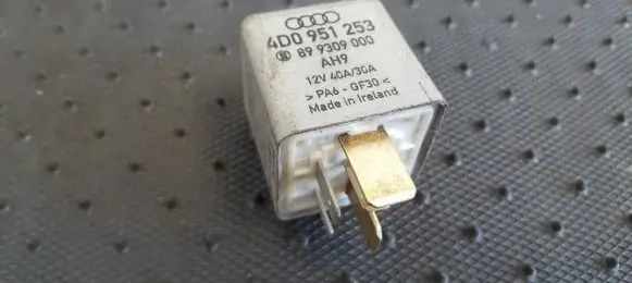 Volkswagen PASSAT B5.5 Other relay 4D0951253 899309000