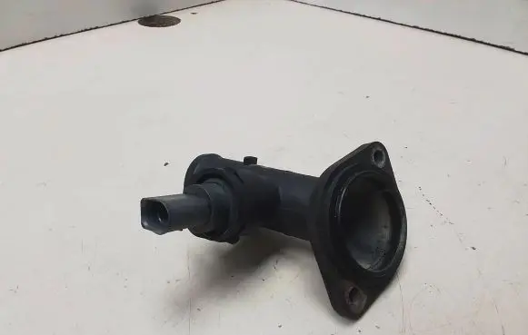 Volkswagen PASSAT B6 Engine coolant pipe/hose 03G121121D