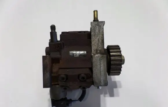 Land Rover Discovery 3 - LR3 Fuel injection high pressure pump 4S7Q9B395AJ