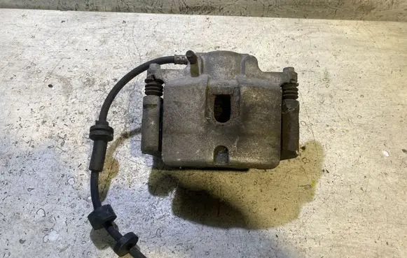 Chrysler 200 Front brake caliper