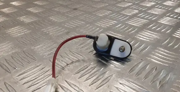 Toyota Land Cruiser (HDJ90) Front door sensor 
