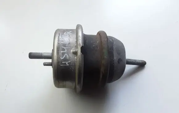 Engine mount bracket