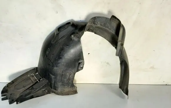 Front wheel arch liner splash guards
