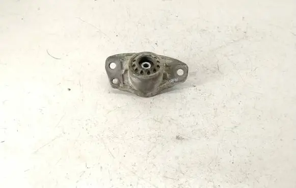 Skoda Octavia Mk2 (1Z) Front shock absorber mounting bracket 3C0513353