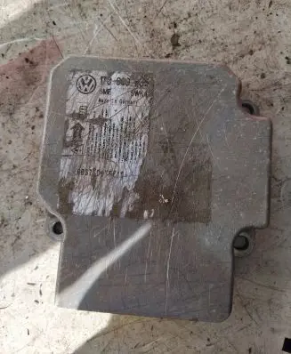 Volkswagen Touran I Airbag control unit/module