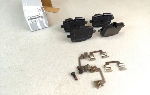BMW 5 F10 F11 Brake pads (rear) 8847061 6775346 6857805