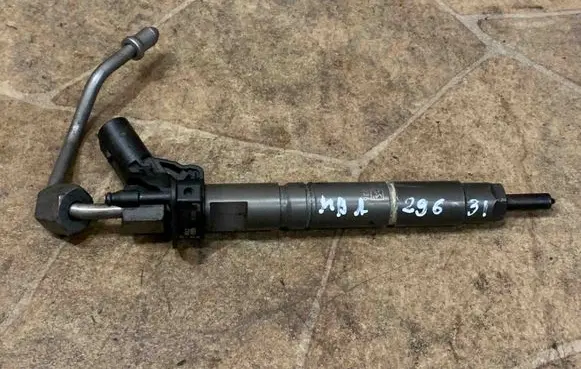Mercedes-Benz ML W164 Fuel injector A6420701387
