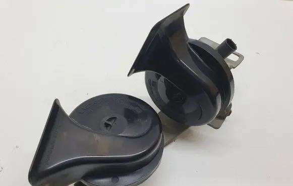 BMW 5 E60 E61 Horn signal 6935987 6935709