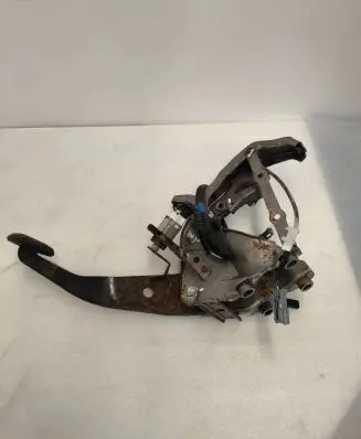 Toyota RAV 4 (XA30) Brake pedal