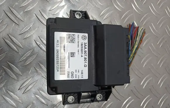 Volkswagen Tiguan Hand brake control module 3AA907801G 18233201A 000000004435583