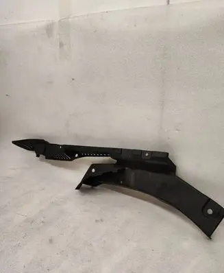 Volvo XC60 Fender mounting bracket 32216109