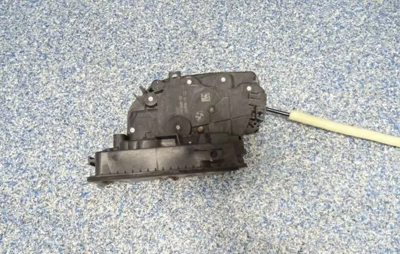 BMW 5 G30 G31 Front door lock 7477688