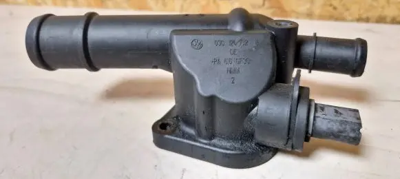 Volkswagen PASSAT B6 Engine coolant pipe/hose 03g121132