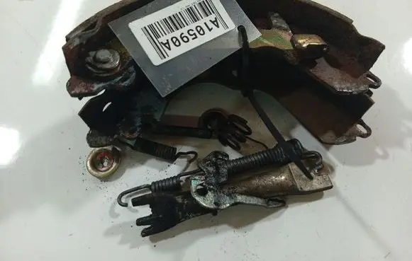 Mitsubishi Colt Handbrake/parking brake pads 
