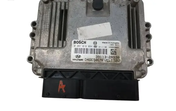Hyundai i30 Engine control unit/module 0281019084