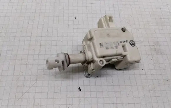 Volkswagen Bora Central locking motor 3B0959782