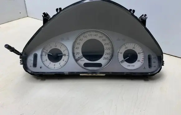 Mercedes-Benz E W211 Speedometer (instrument cluster) A2115402548 110080292 007919