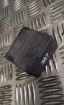 Audi A4 S4 B5 8D Other relay 4b0919471