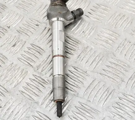 Volkswagen PASSAT B8 Fuel injector