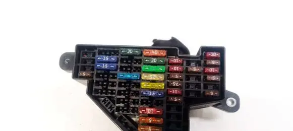 Volkswagen Golf V Fuse box set