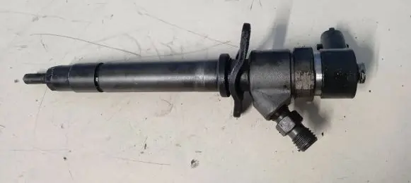 Volvo S80 Fuel injector 8658352