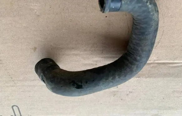 Mercedes-Benz W123 Engine coolant pipe/hose 19472