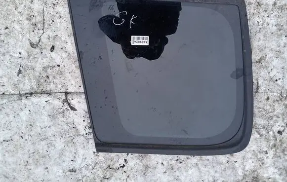 Nissan X-Trail T30 Rear side window as2