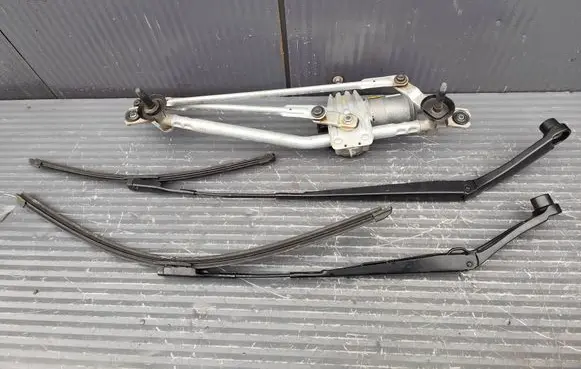 KIA Sportage Front wiper linkage and motor 98100P1000