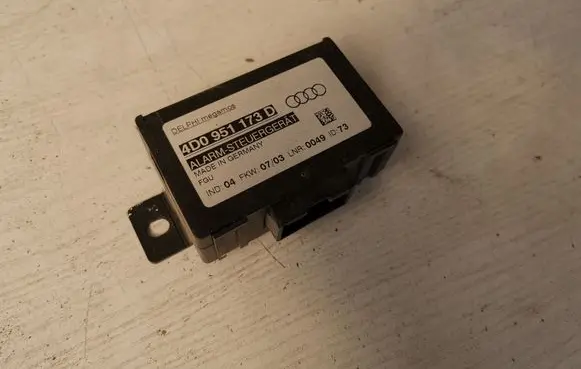 Audi A6 S6 C5 4B Alarm control unit/module 4D0951173D
