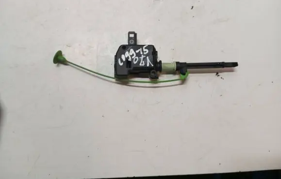 Volvo V70 Fuel tank opening switch 86113136