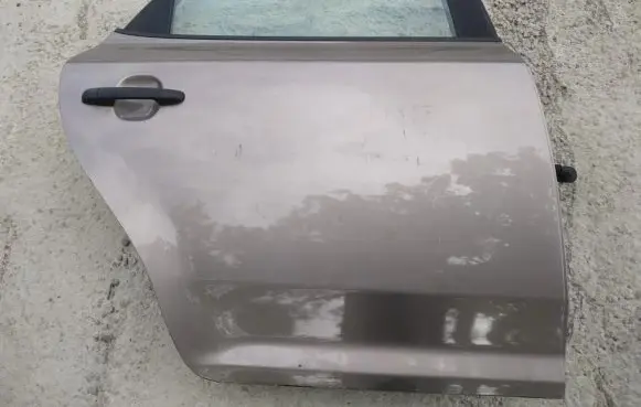 KIA Ceed Rear door rudos