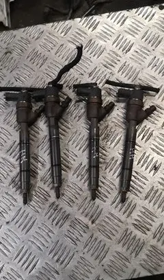 Hyundai Matrix Fuel injectors set 0445110256