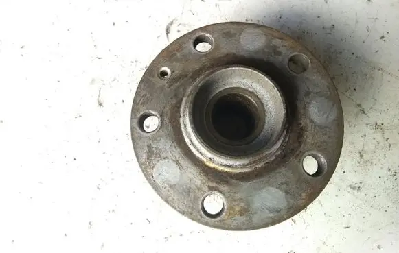 Volkswagen Golf V Front wheel hub