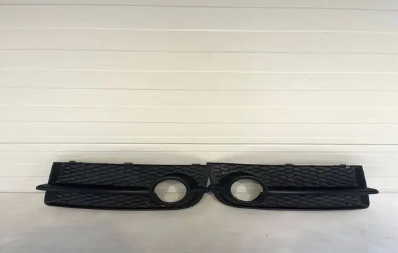 Audi TT TTS Mk2 Front bumper lower grill 8J0807682