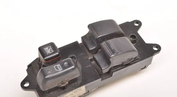Toyota Avensis T250 Quarter vent window switch 84820-05090