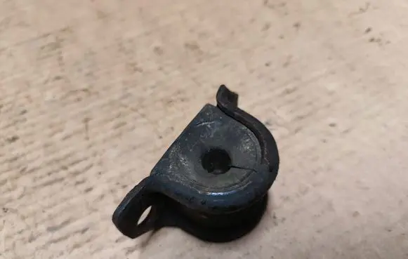 Jeep Grand Cherokee (WJ) Sway bar bush bracket, rear 