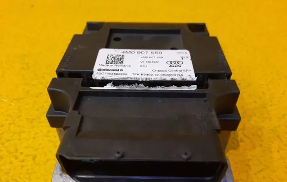 Audi Q7 4M Air suspension control unit module (rear) 4M0907559