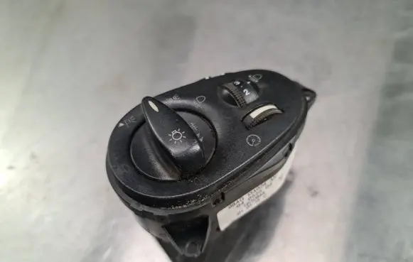 Ford Focus Light switch 04052504 010113C 4986102