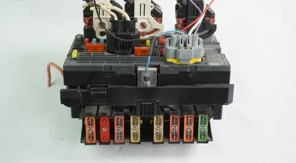Peugeot Partner Fuse module 9666700380