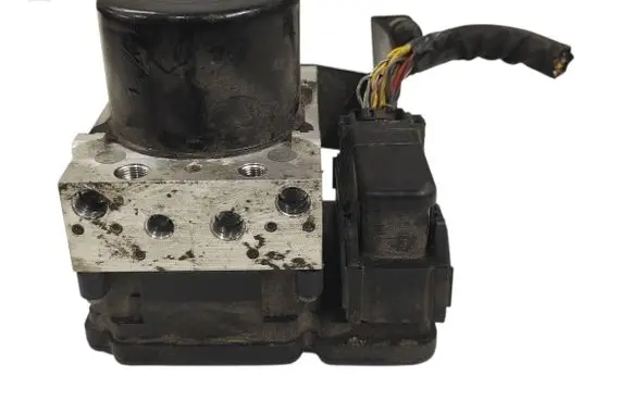 Volvo V40 ABS Pump 10096104153