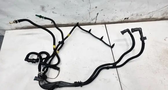 Ford C-MAX I Fuel line pipe 